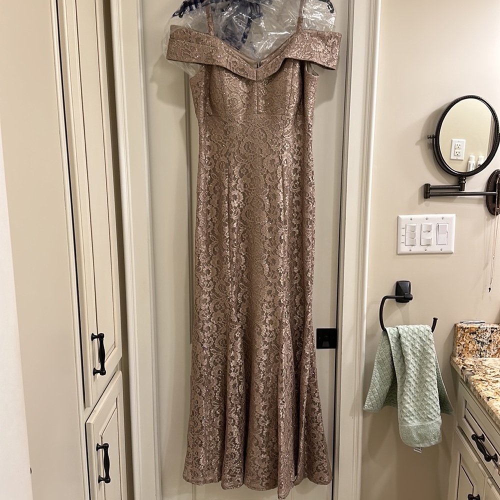 R&M Richards Off-the-Shoulder Cap Sleeve Floral Lace Mermaid Gown - Picture 5 of 6